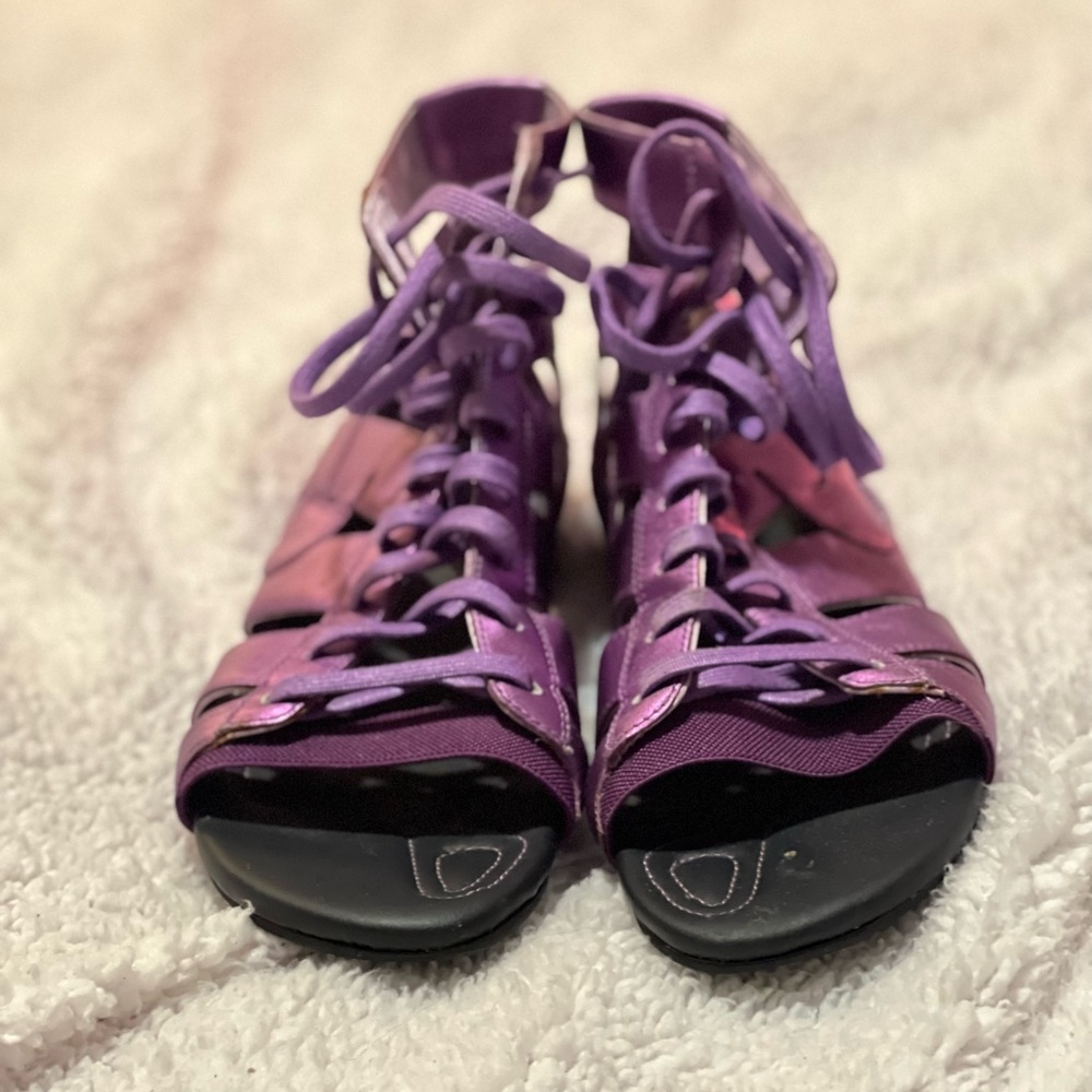 Nike purple size 9 Gladiator sandals, rare item